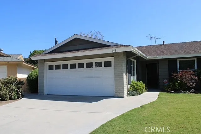 548 Stanford Ave — Photo 2