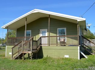704 McDowell Ave, Jourdanton, TX 78026