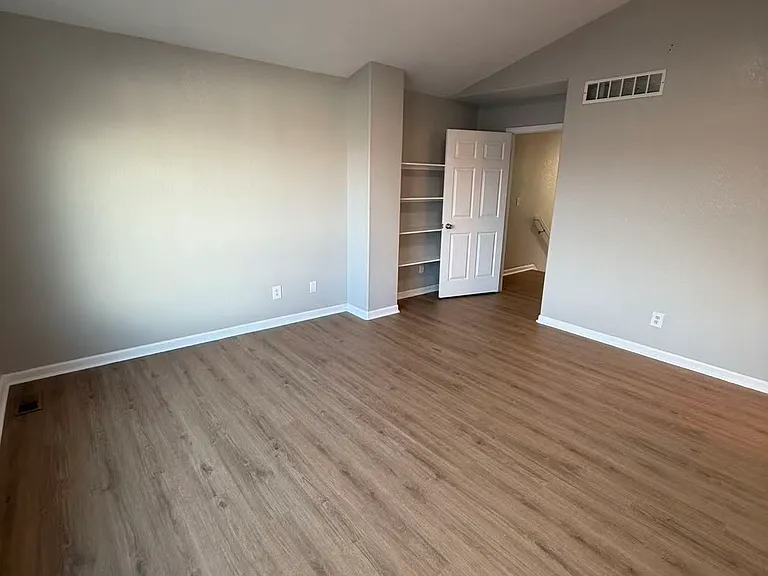 7214 E 38th Ave — Photo 9