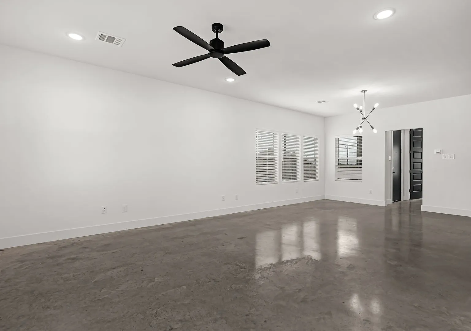 Fall 2026 Immediate Move In — Photo 3
