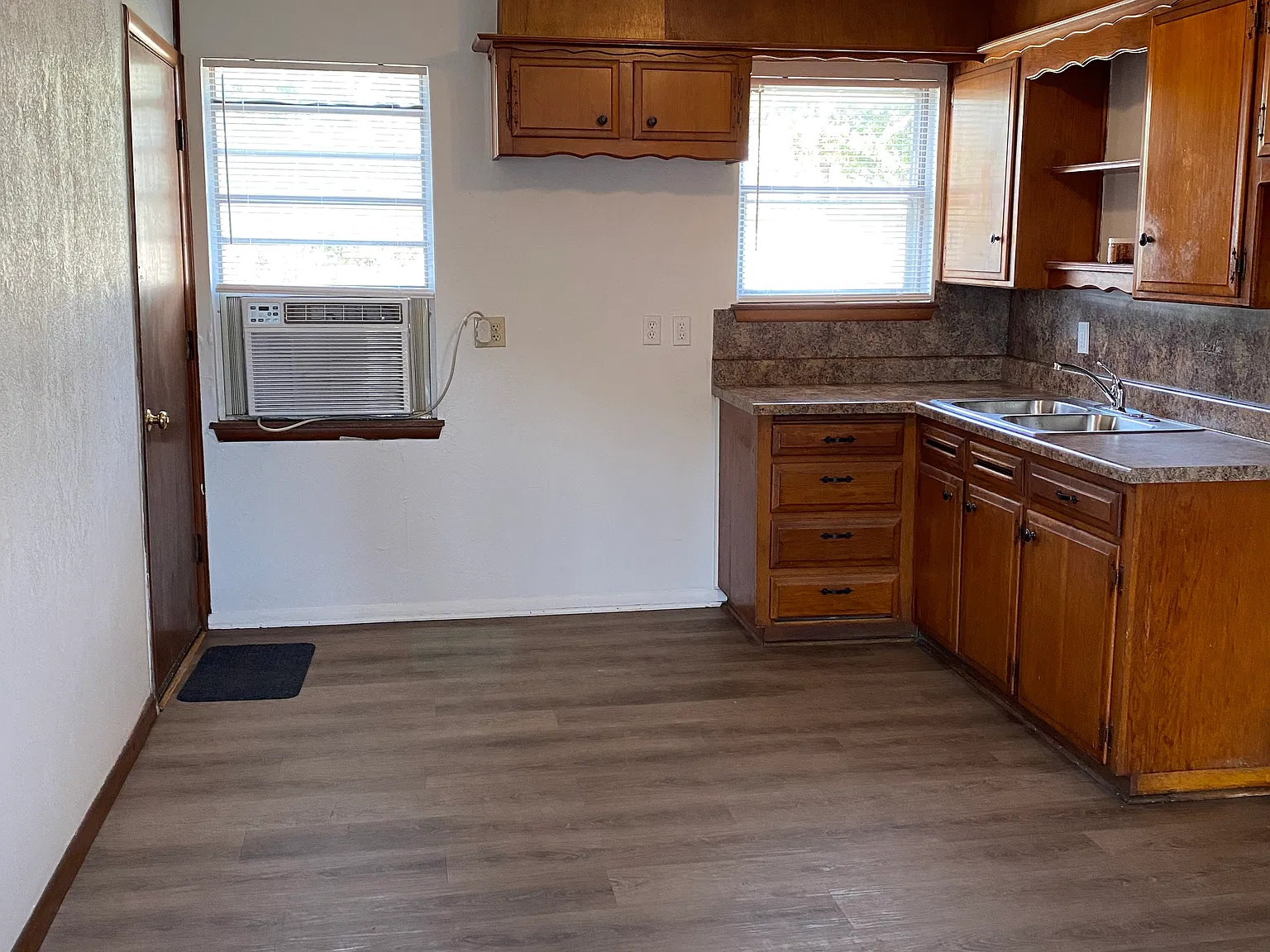 2 bed, 982 sqft, $900 — Photo 3
