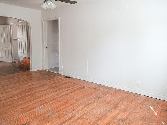3rd image of 1008 S Miles Ave
