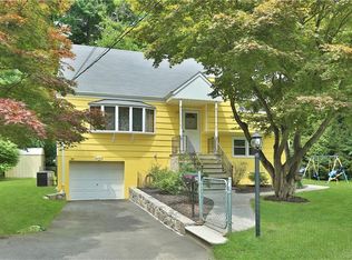 20 Clovebrook Rd, Valhalla, NY 10595