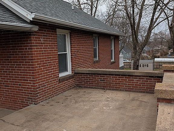 4th image of 318 N Farmington Rd