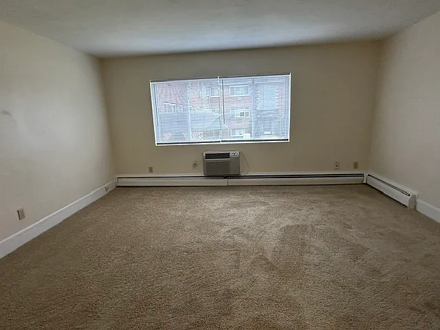 101 N Broadway — Photo 2