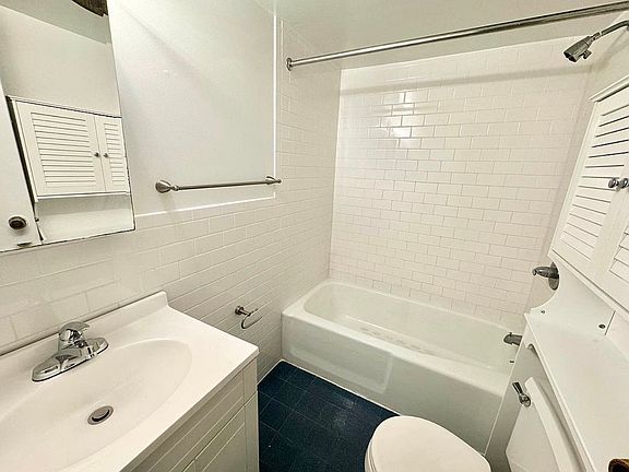 5th image of 135 Charles St APT 5d