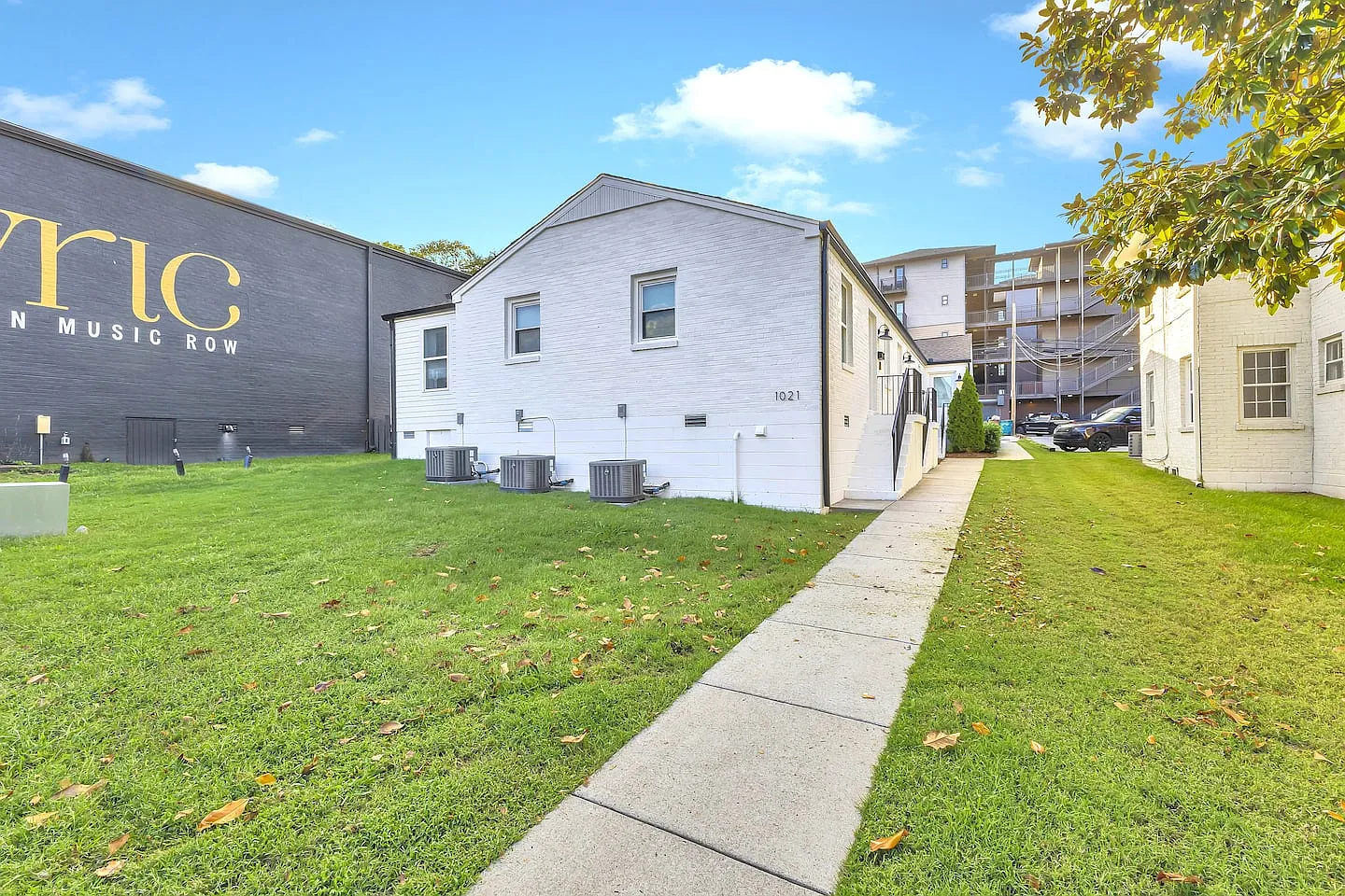 2 bed, 840 sqft, $2,495 — Photo 1