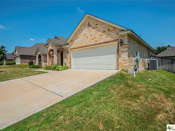 3rd image of 2208 Deerfield Dr