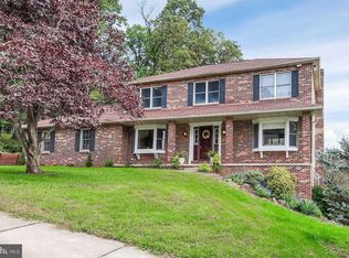 1825 Deamerlyn Dr, York, PA 17406