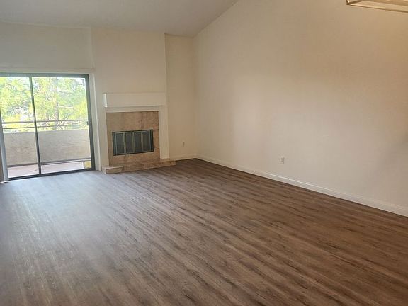 3rd image of 6960 Hyde Park Dr Unit 32