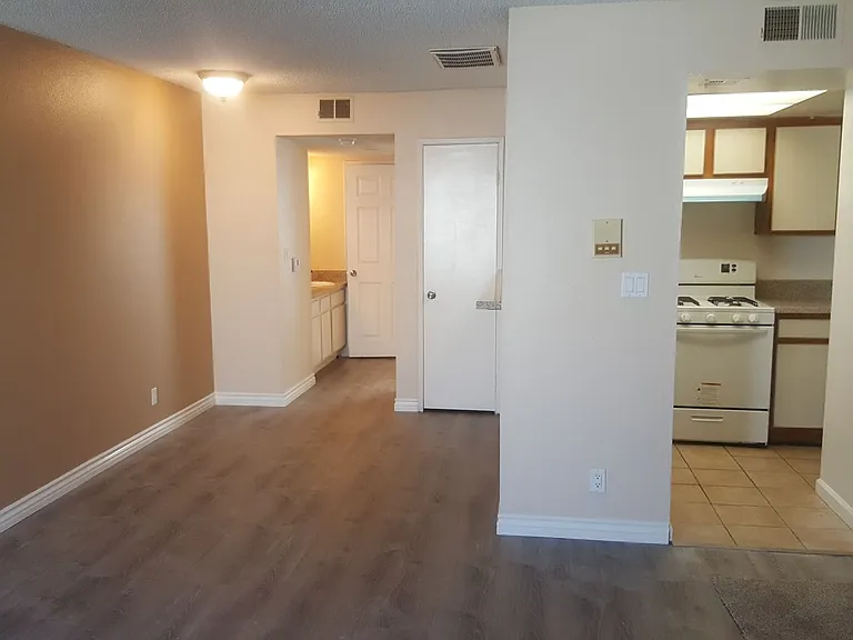 Ally's Flower Apartments LLC — Photo 25