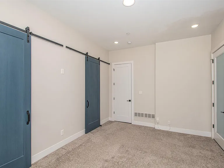 4530 Commonwealth St #1 — Photo 38