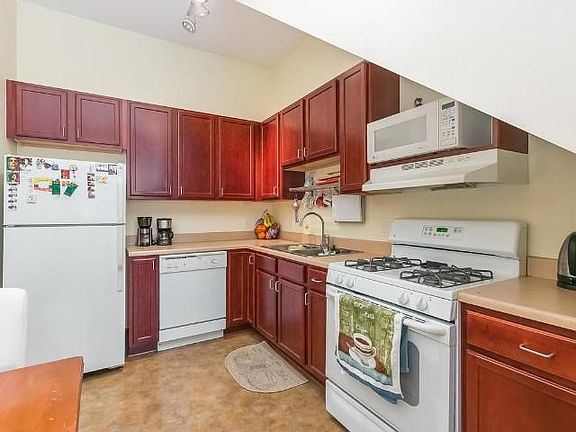 3rd image of 2650 University Ave W APT 312