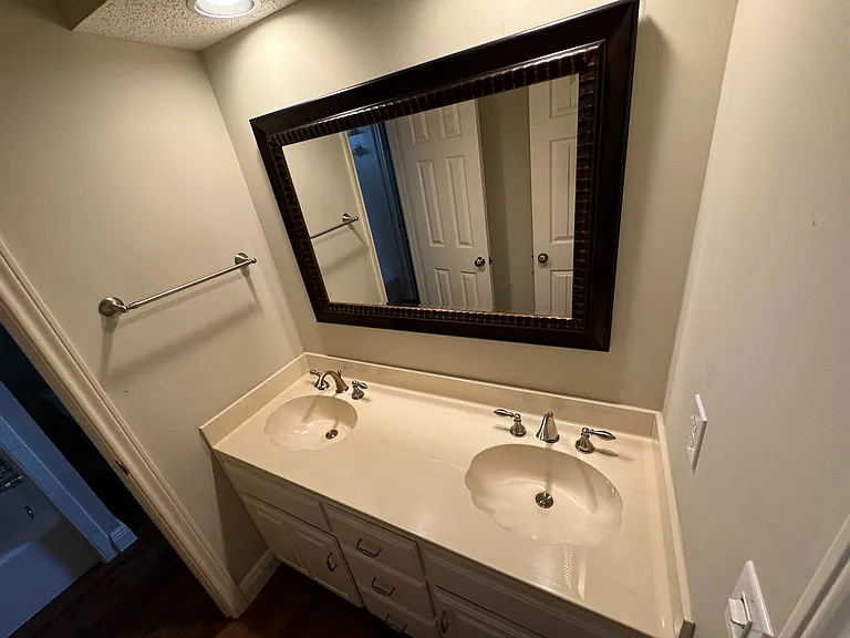 Jack and Jill - both bedrooms have walk in closets