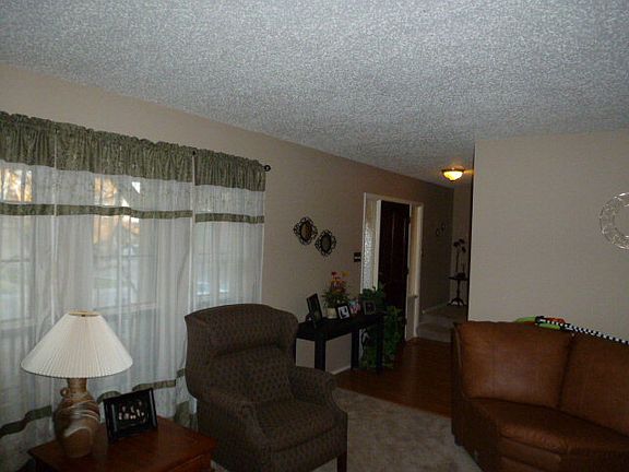 2nd image of 11 Yarrow Ct