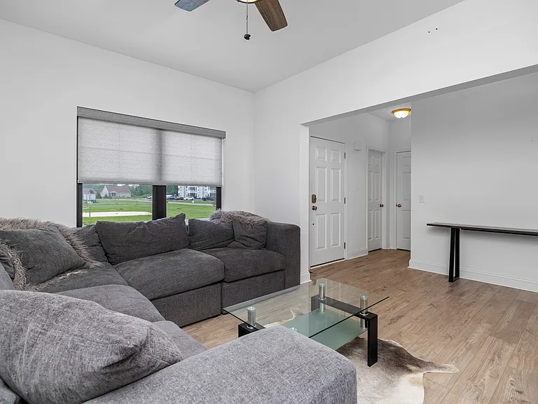 2717 S Waterside Ct — Photo 8