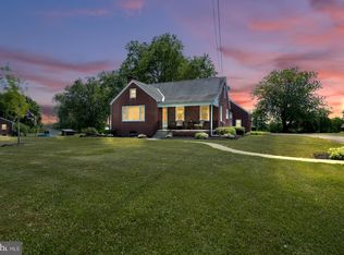 1944 Hoffmansville Rd, Frederick, PA 19435