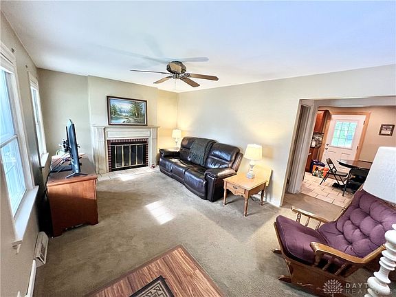 4th image of 140 S Garland Ave