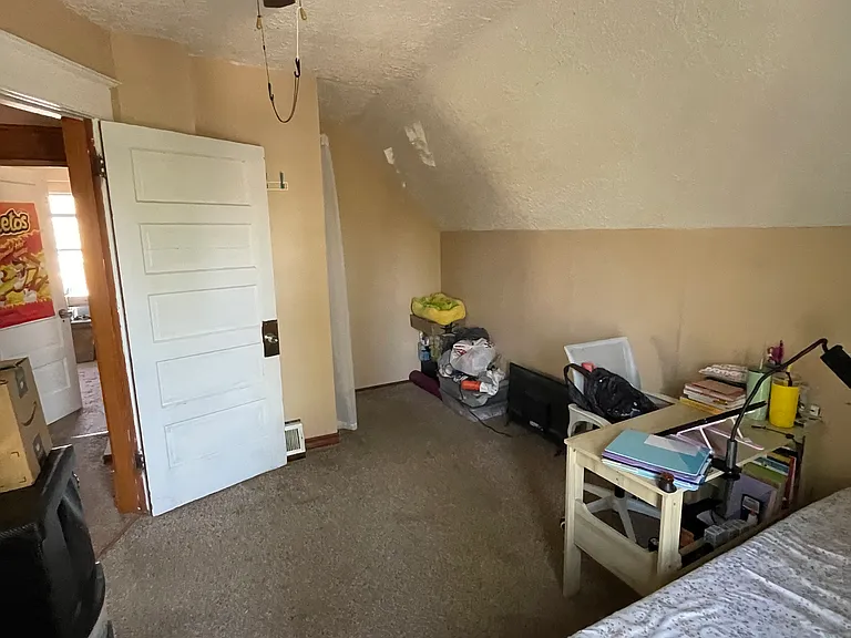 2235 Holdrege St — Photo 12