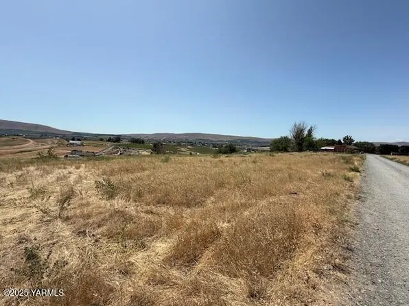 Nka Highpoint Landing Dr, Yakima, WA 98901