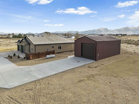 4th image of 22 Gallinas Dr