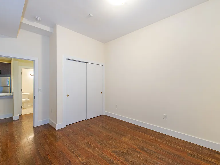 95 Montgomery St #404 — Photo 6