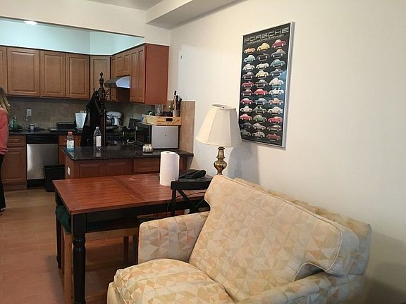 5th image of 2541 37th St APT 3F