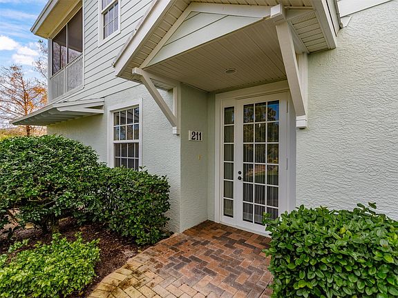 3rd image of 2340 SW Water Oak Court #211