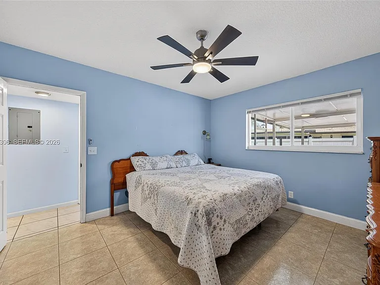 211 S 57th Way — Photo 17