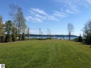 8717 Juniper Way, Onekama, MI 49675