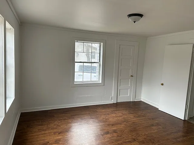 110 McMillan St E — Photo 7