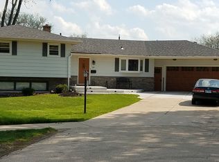 210 Spring Ct, Roselle, IL 60172