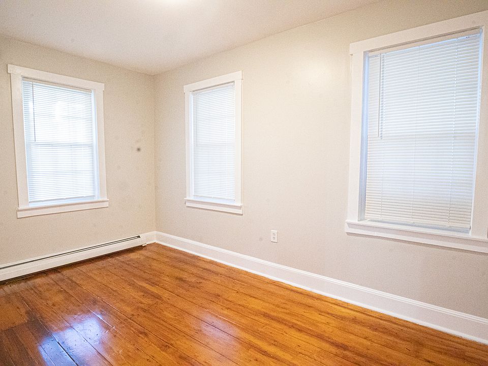 2nd image of 29 Humphreys St APT 1F