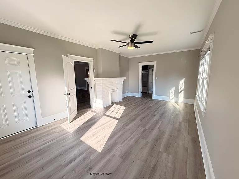 312 N Sumner St — Photo 17