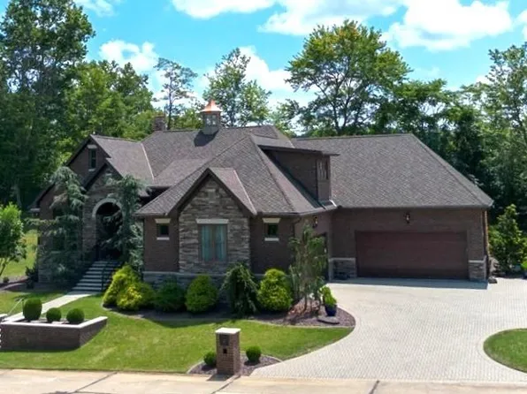 35 Skyview Dr, Parkersburg, WV 26101