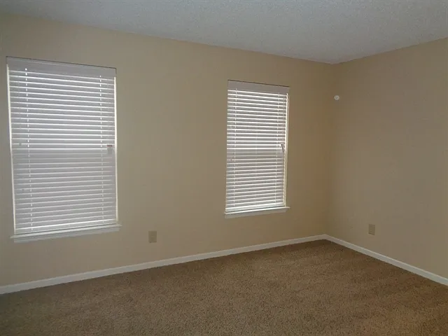 2136 Olympia Dr — Photo 12