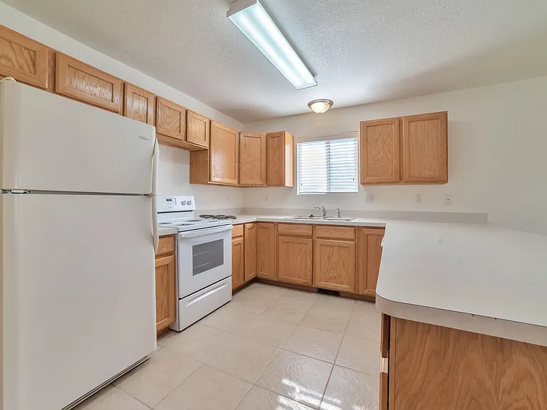 166 N 600 W — Photo 11