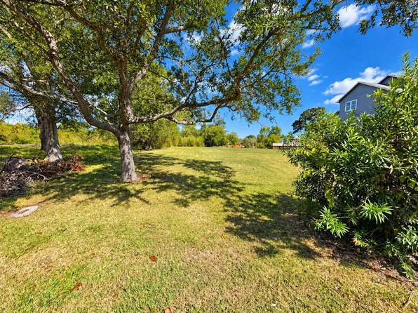 522 E Meyer Rd, Seabrook, TX 77586