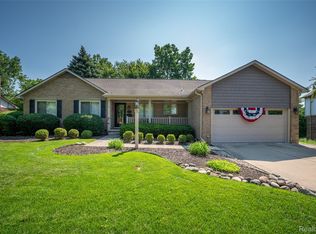 19632 Sussex Ave, Livonia, MI 48152