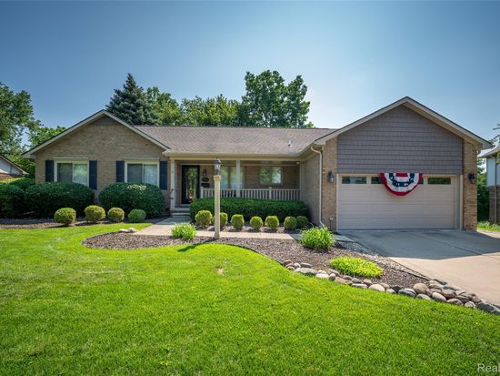 19632 Sussex Ave, Livonia, MI 48152