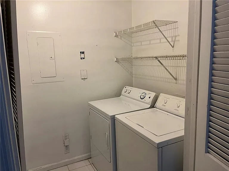612 Granville Ct — Photo 21