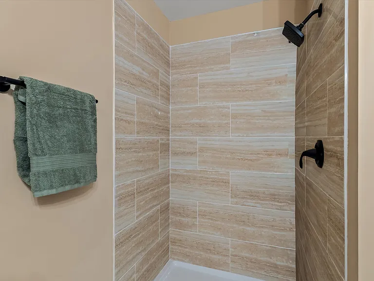 1090 Shalimar Dr — Photo 24