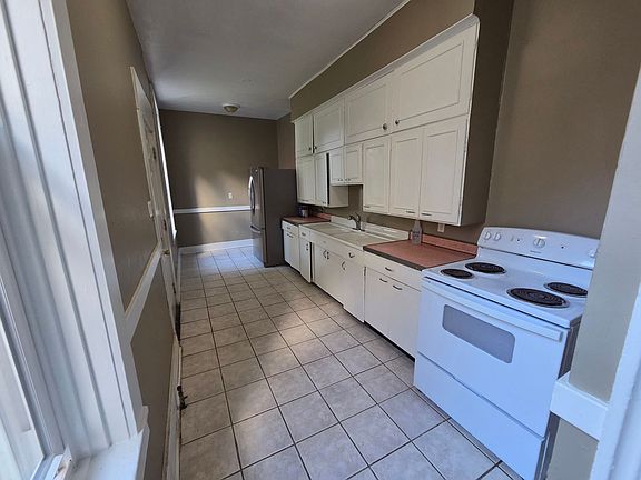 4th image of 328 E 8th St APT B