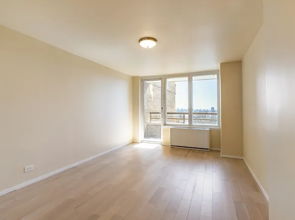 330 East 38th Street 36B image 3 of 34