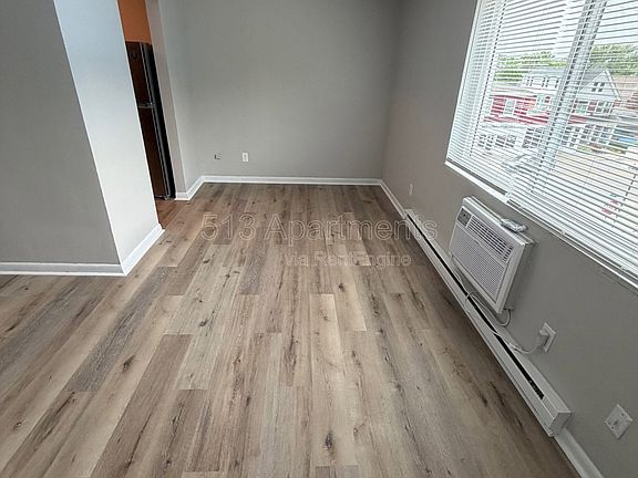 3rd image of 5146 Carthage Ave APT 9
