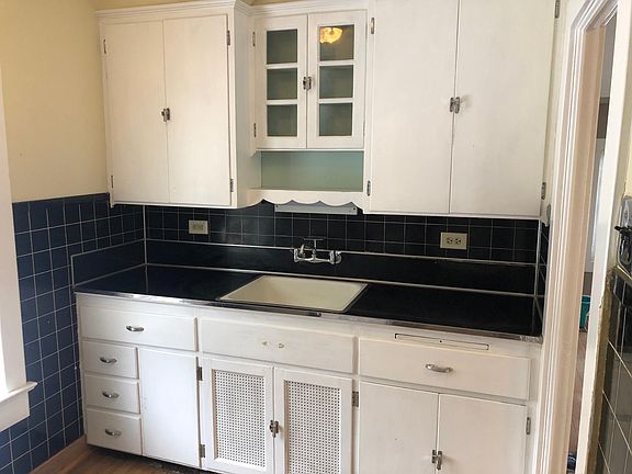 4th image of 208 Lake Ave #5