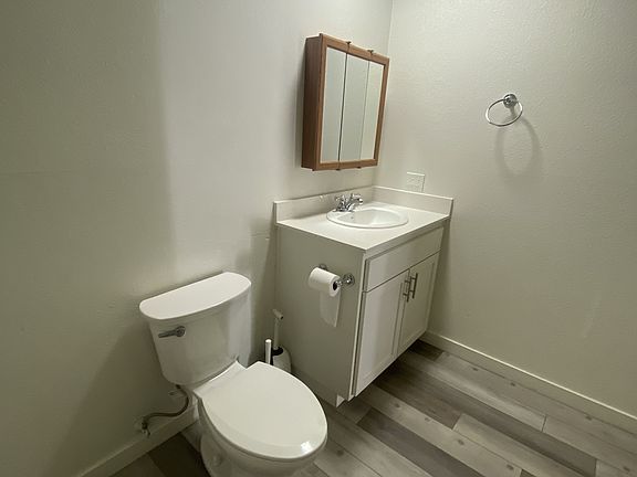 5th image of 3671 Spruce Ave #1