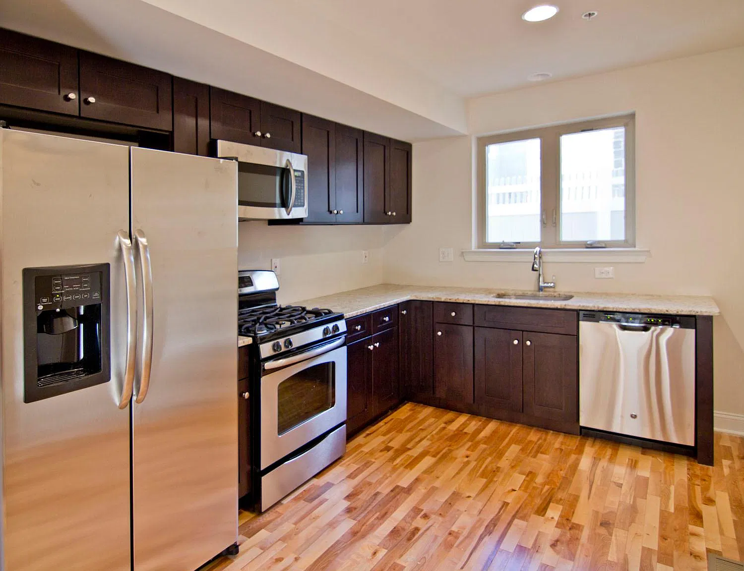 3 bed, 2.5 bath, 2000 sqft, $2,350 — Photo 1