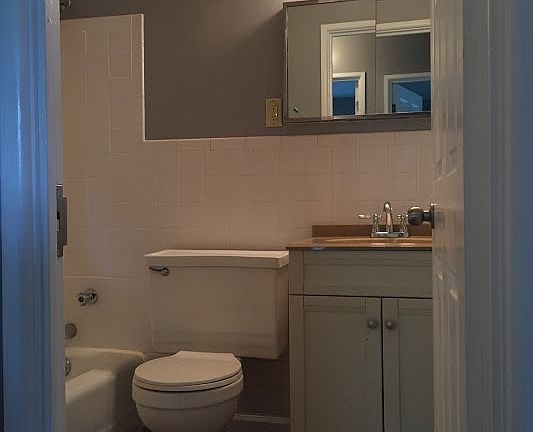 5th image of 2080 Canterbury Dr