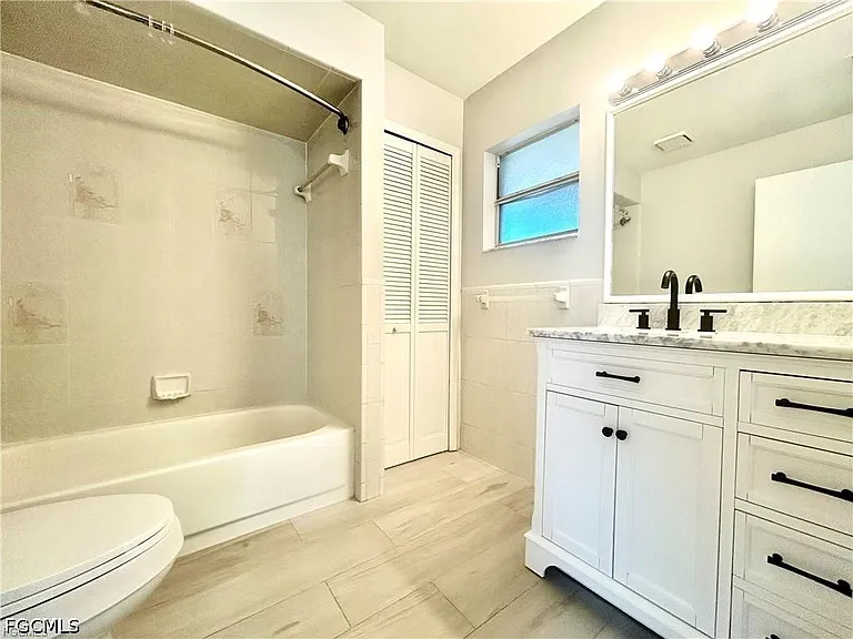 1203 SW 34th St — Photo 13